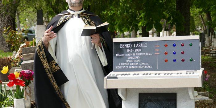 Ma avatták és szentelték fel a Farkasréti temetőben Benkő Laci síremlékét – Balogh József megemlékezése